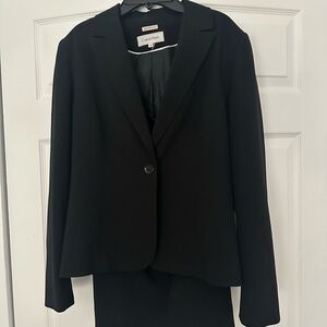 Calvin Klein Women's 2-piece Skirt suit, 8